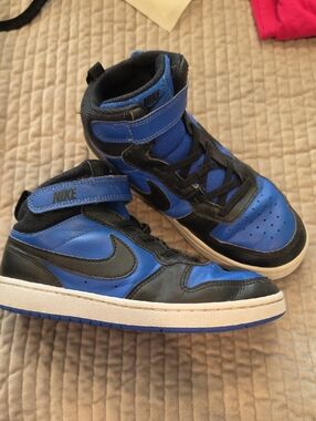 Nike Kids High-Top Sneakers in Black and Royal Blue Size 3Y
